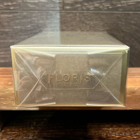 Floris London Violet Concentrated Mouthwash in 100 ml/3.4 fl oz. NIB! - Picture 5 of 8